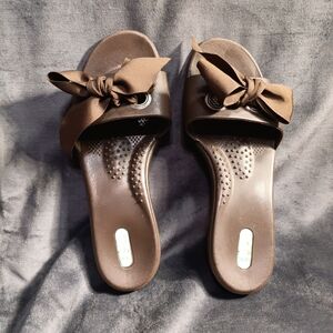 Okabashi Dark Brown Bow Sandals